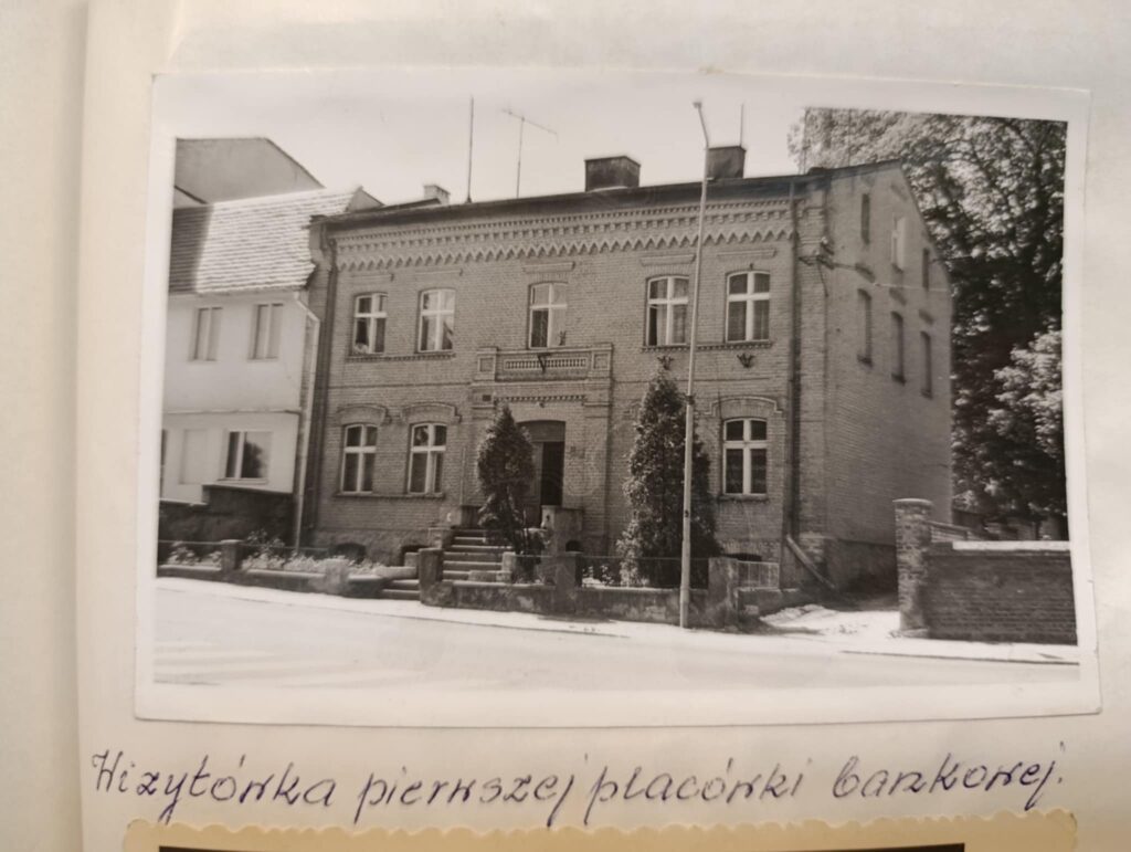 pierwsza placówka banku